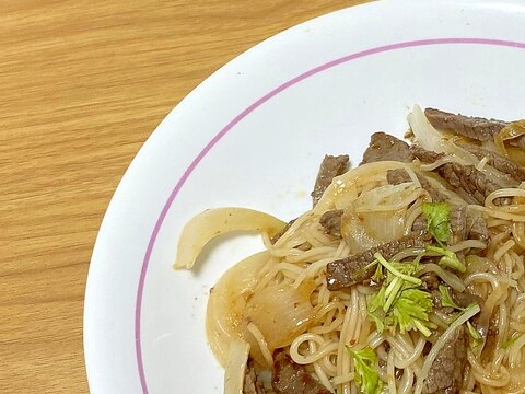 焼肉の残りで、そうめんチャンプルー（焼肉味）